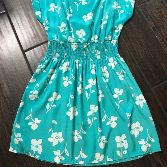Green floral boutique dress - Picture 3 of 3